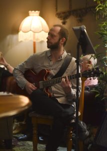 mike anderson playing guitar